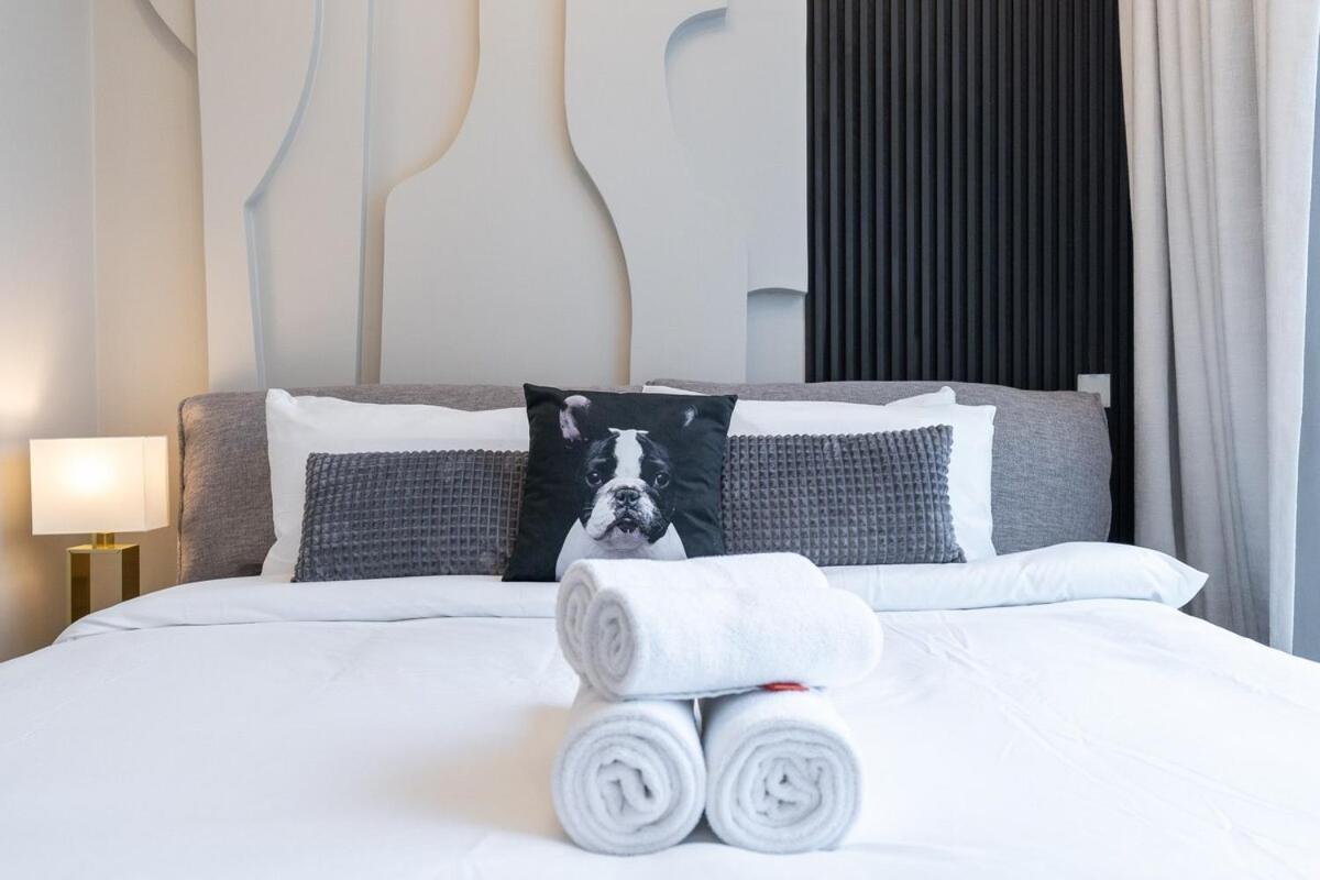Incredible 3-bed With Marina Views! Appartement *
