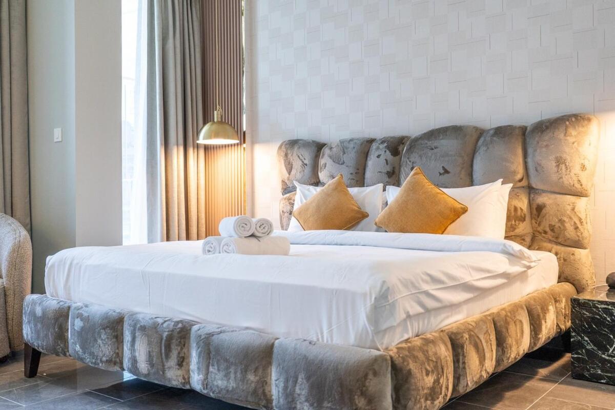 Appartement Incredible 3-bed With Marina Views! *