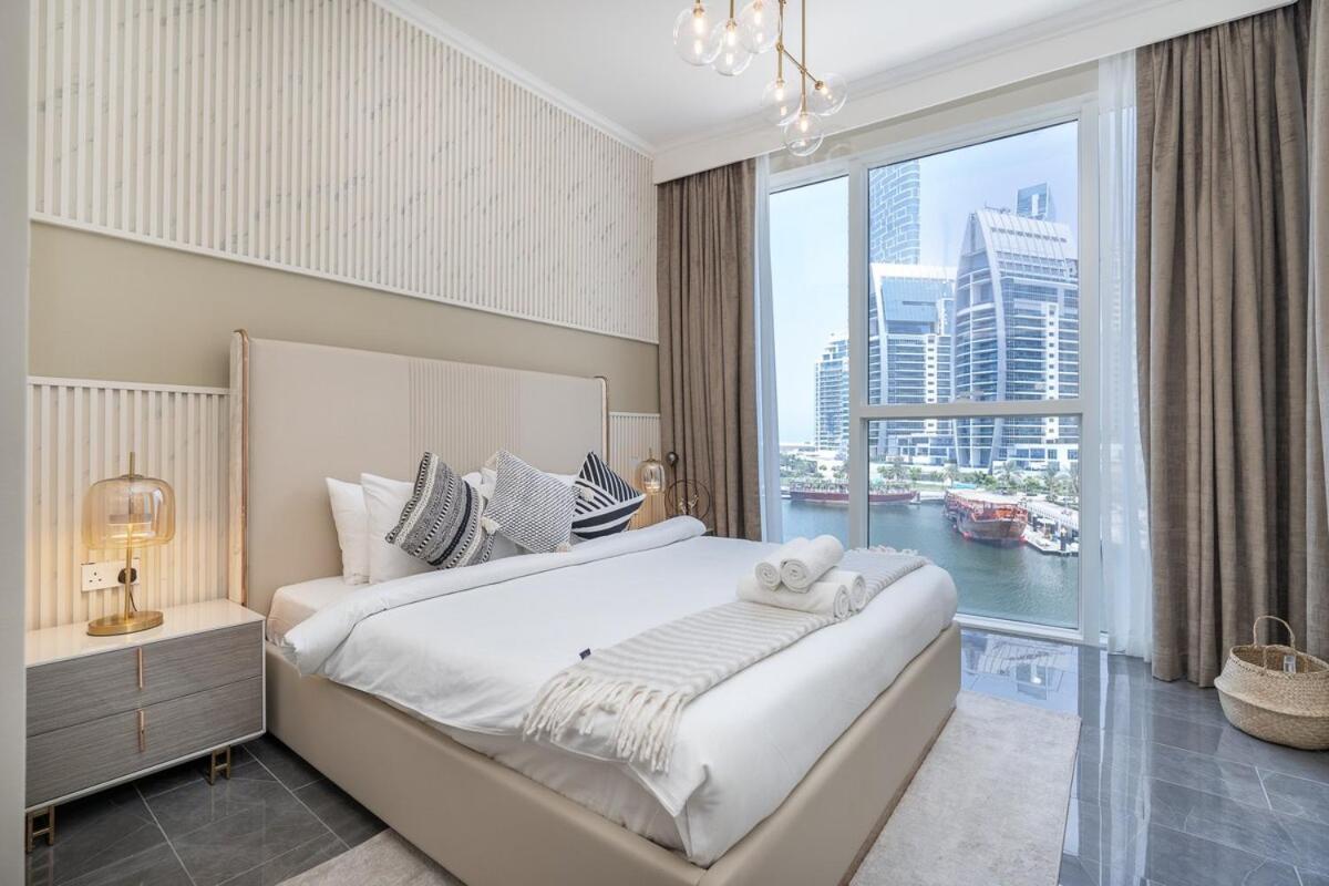 Incredible 3-bed With Marina Views! Appartement *
